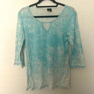 NWOT Blue and white 3/4 sleeve yoga top